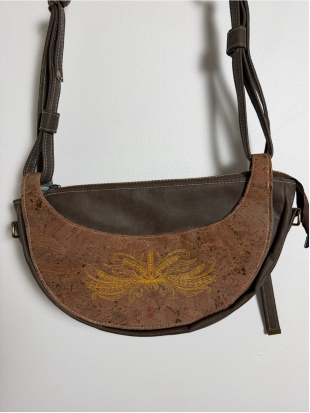 Fox & Fawn Cork Embroidered Boho Crossbody Bag - Picture 2 of 12